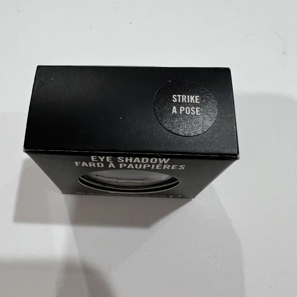 MAC Cosmetics Strike a Pose teal blue eyeshadow New in Box *rare*